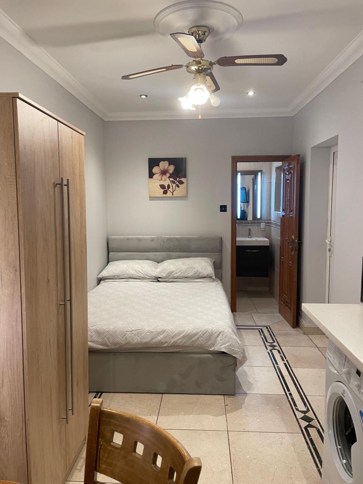 North London Studio Apartment エクステリア 写真