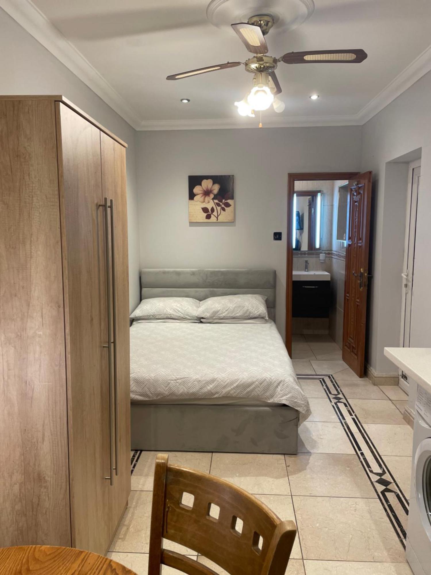 North London Studio Apartment エクステリア 写真